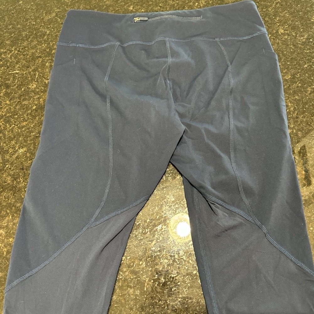 Lululemon Navy Capri Leggings 10 - Picture 4 of 7